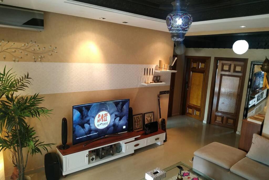 Superbe appartement en résidence privée devant la mer avec piscine Bouznika Esterno foto