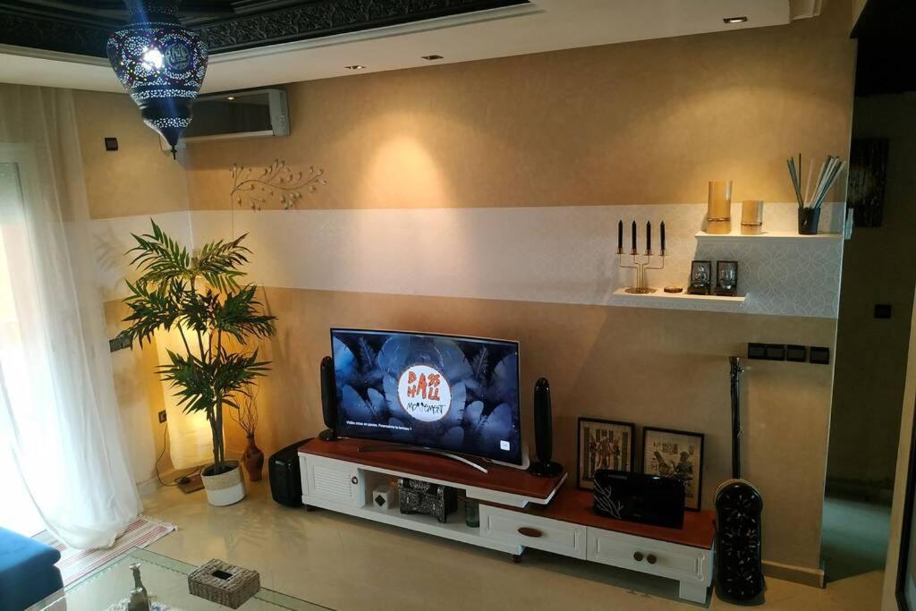 Superbe appartement en résidence privée devant la mer avec piscine Bouznika Esterno foto