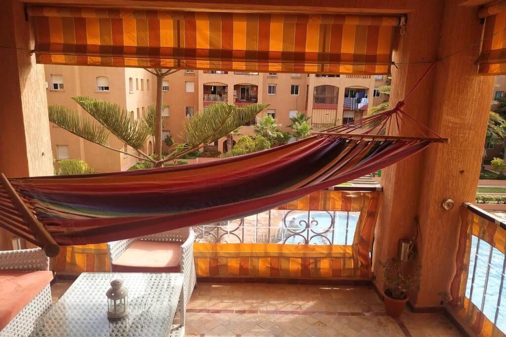Superbe appartement en résidence privée devant la mer avec piscine Bouznika Esterno foto